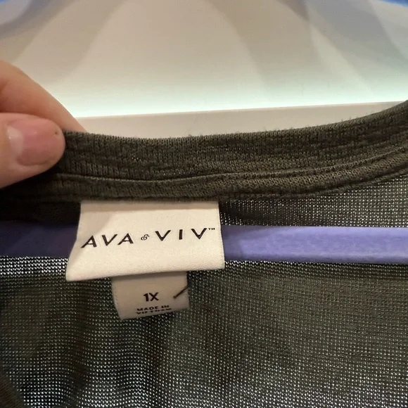 women’s basic - Picture 2 of 2